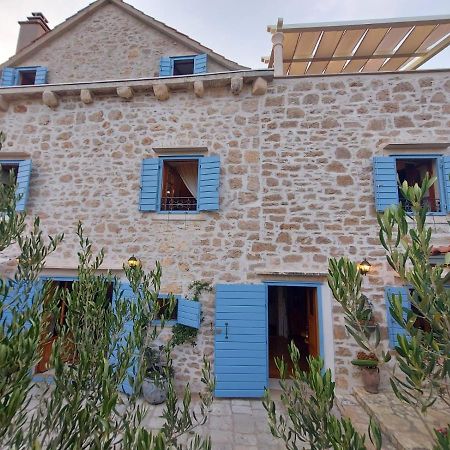 Villa Vicina Heritage Villa For 9,Milna - Close To Restaurants And Shops Exterior foto