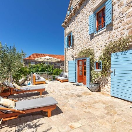 Villa Vicina Heritage Villa For 9,Milna - Close To Restaurants And Shops Exterior foto