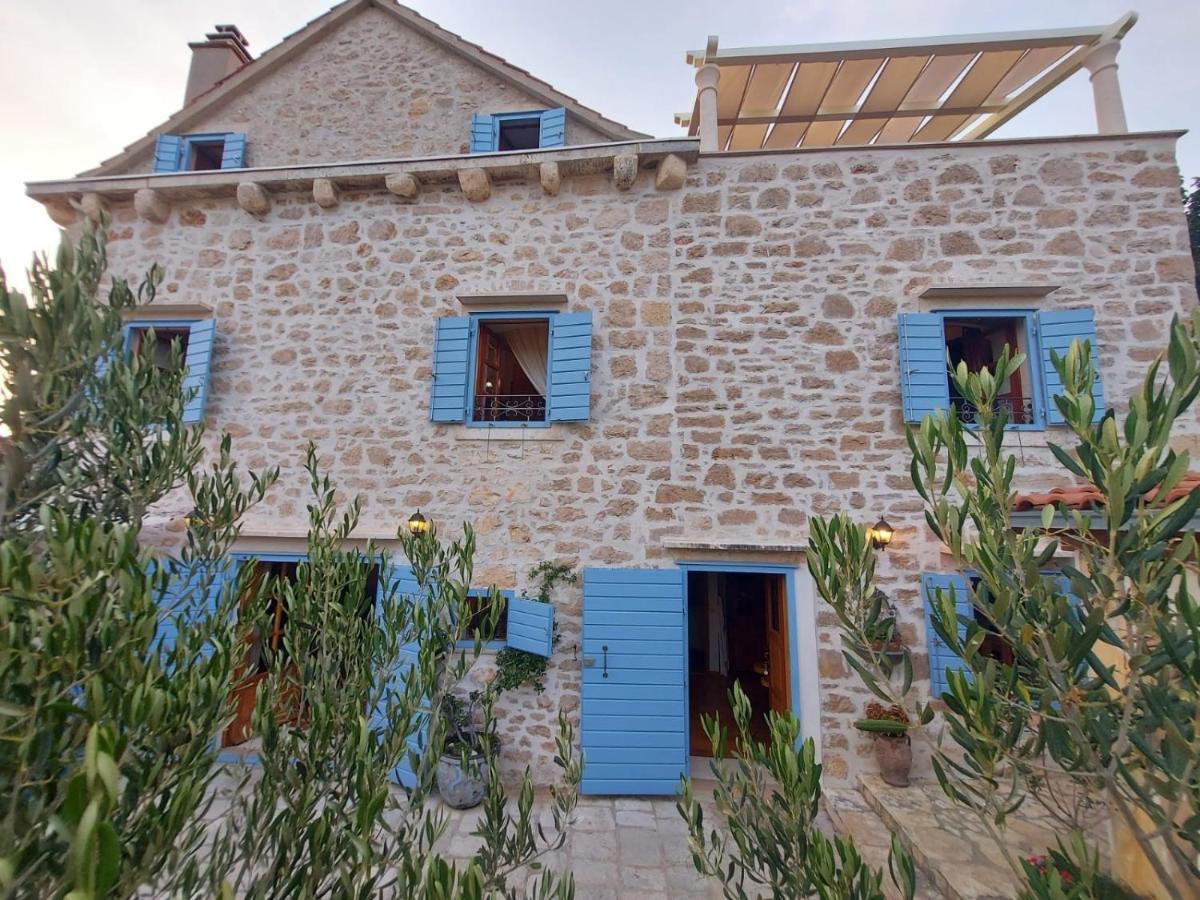 Villa Vicina Heritage Villa For 9,Milna - Close To Restaurants And Shops Exterior foto