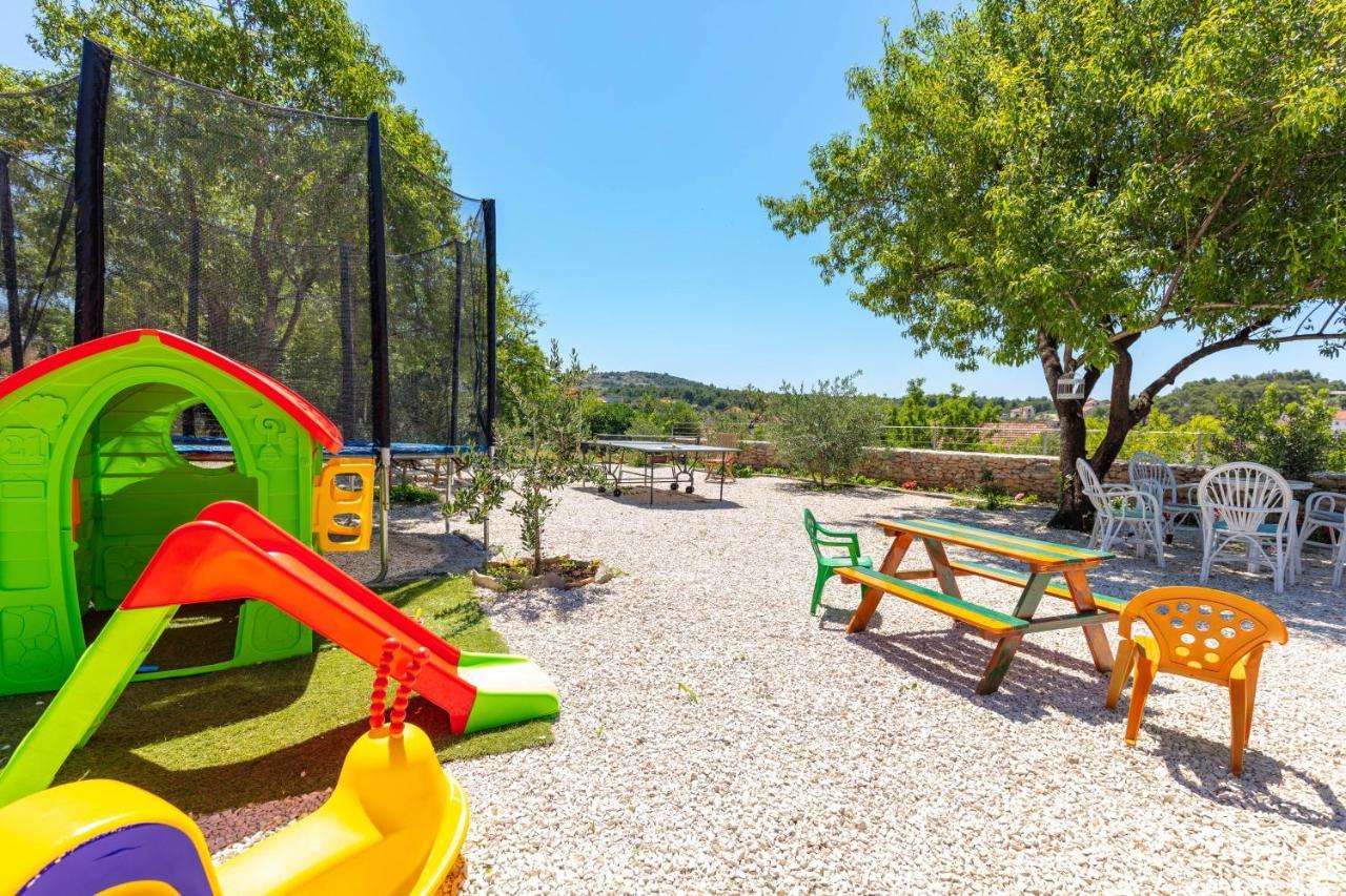 Villa Vicina Heritage Villa For 9,Milna - Close To Restaurants And Shops Exterior foto